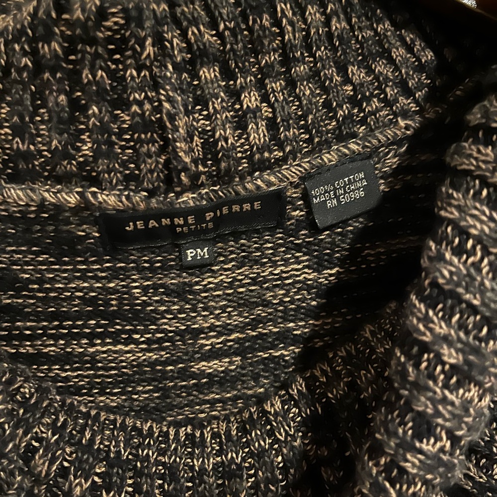 Size M - Picture 2 of 2